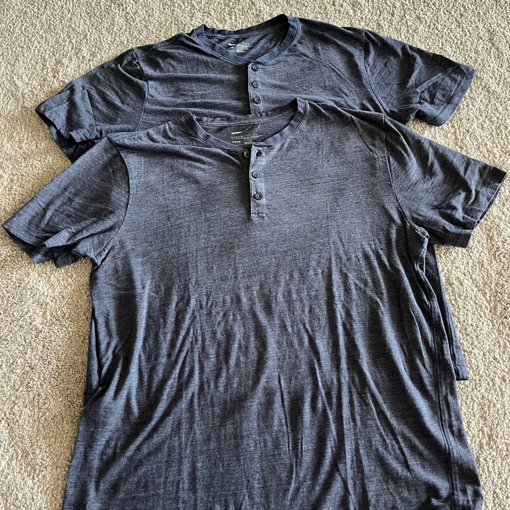 Blue Short Sleeve Crew Neck Tee: size Medium